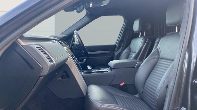 Land Rover Discovery Diesel 3.0 D300 R-Dynamic SE Commercial Auto